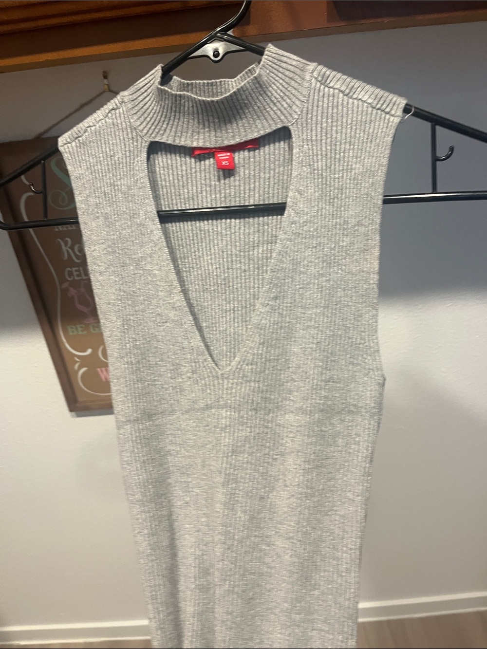 GUESS Light Gray Ribbed V-Neck Sweater